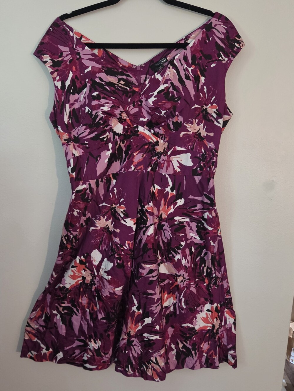 East 5th Petite Purple Floral Cap-Sleeve Fit & Flare Dress. Sd11